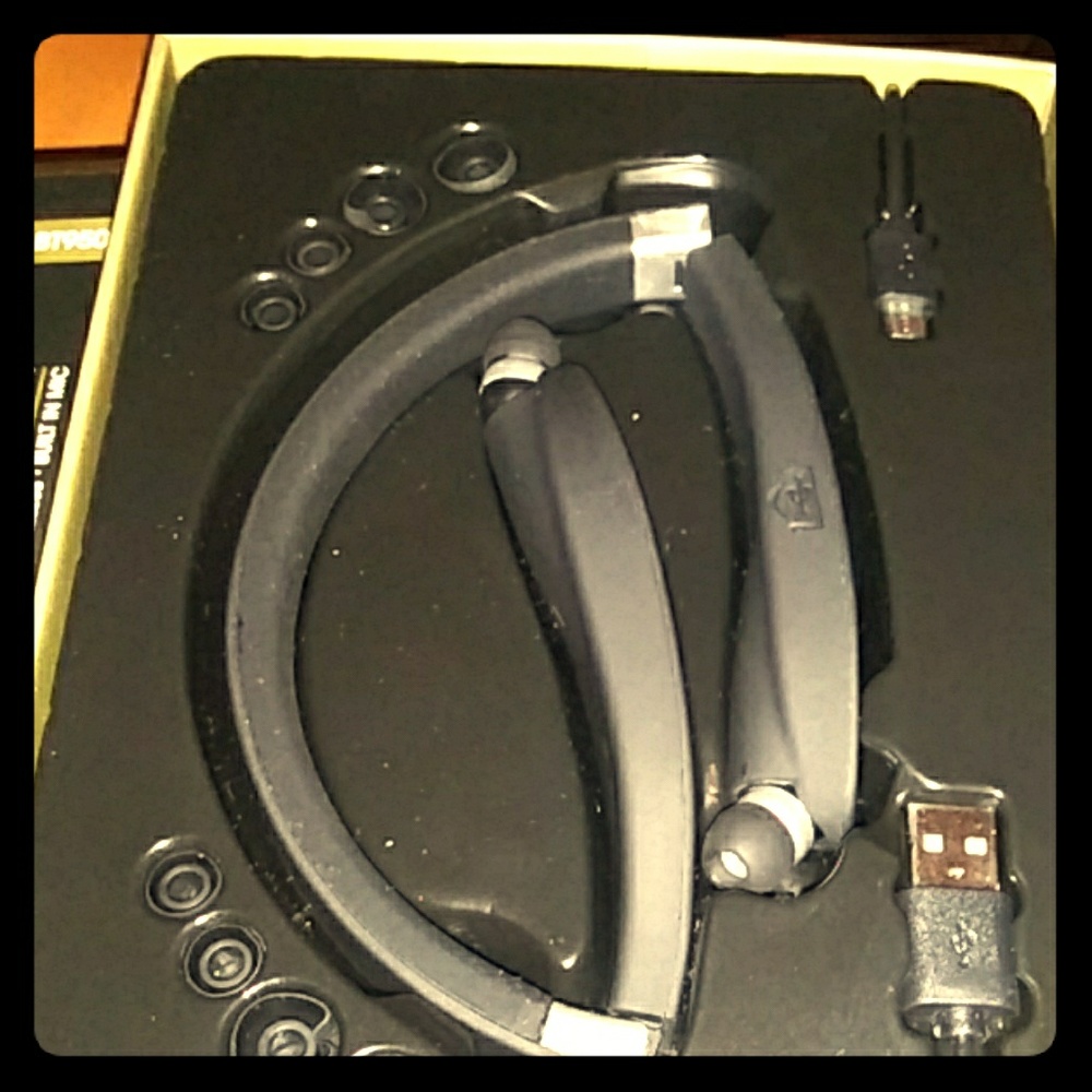 Bluetooth earphones